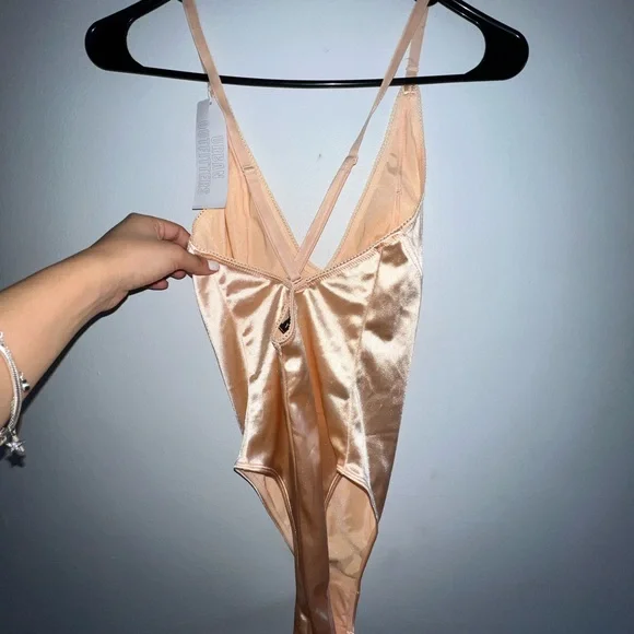 Urban outfitter satin gold body suit - Picture 4 of 4
